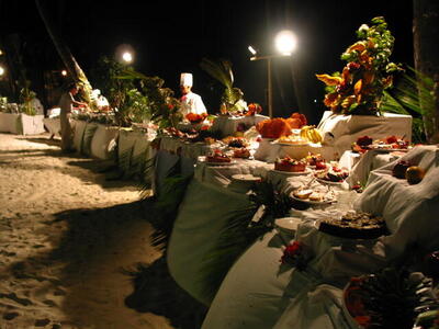 Photo: Dinner buffet on the beach