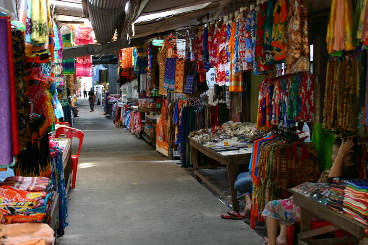 Colorful market, Ko Pan Yi