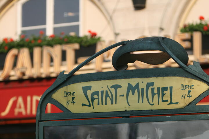 Saint-Michel metro sign