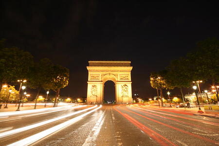 Photo: Arc de Triomphe headlights