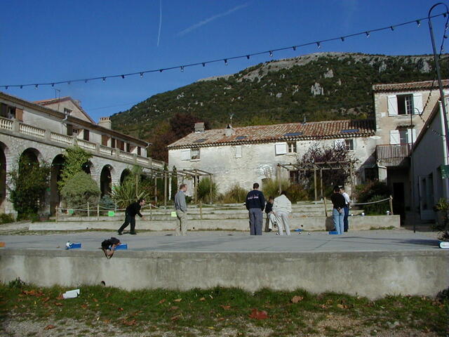 W3T playing petanque