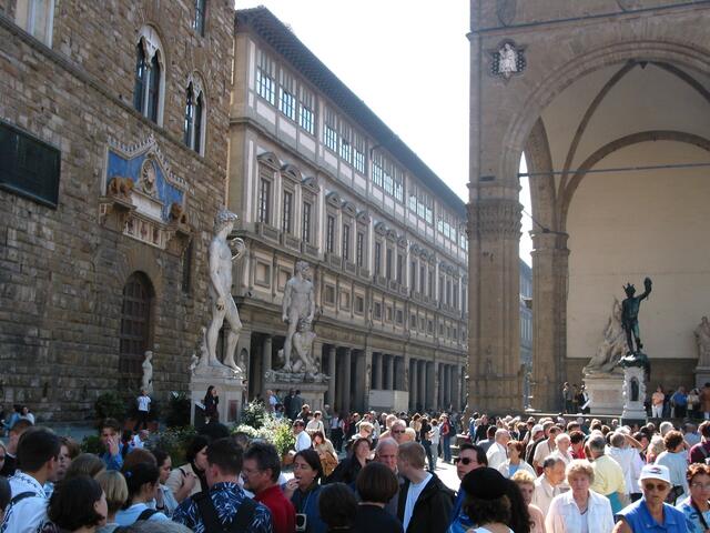 Tourists outside the Uffizi