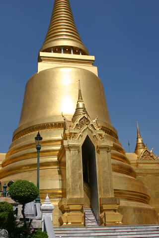 Wat Phra Kaew golden chedi