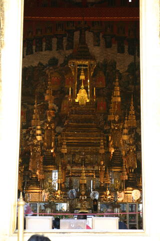 Emerald Buddha alter