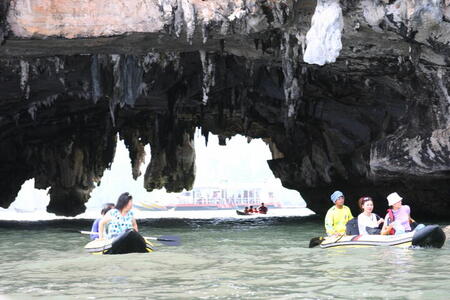 Photo: Tourists paddling