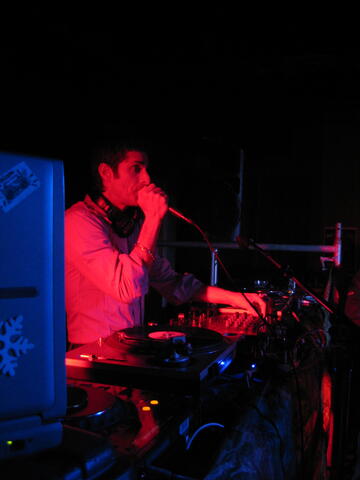 DJ Peretz at Garf's