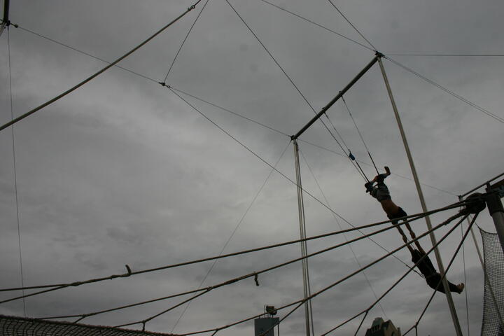 Ger on trapeze