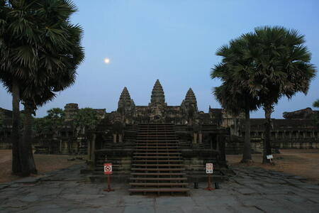 Photo: Angkor moon