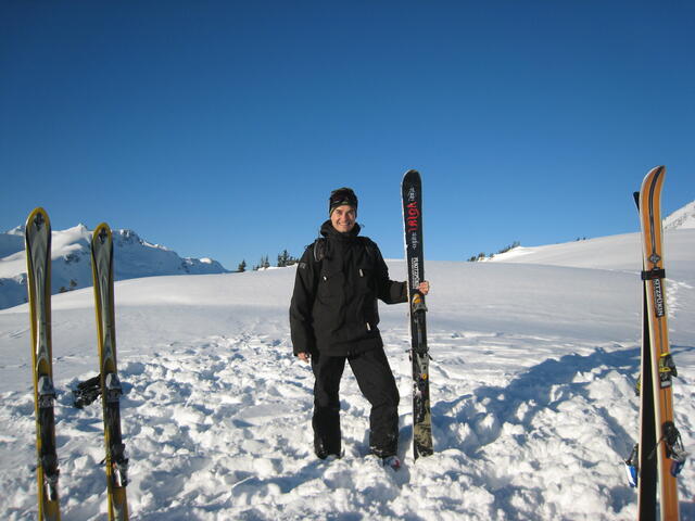 Ger with skis