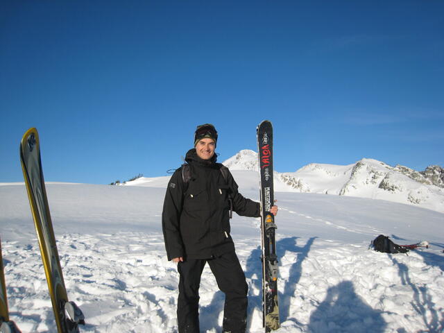 Ger with skis