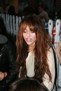 Photo: Miley Cyrus at The Ivy