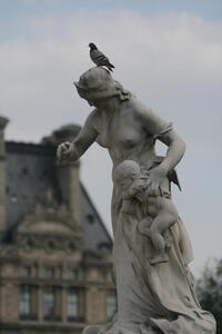 Photo: Cringing statue