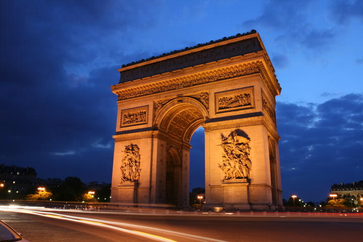 Arc de Triomphe dusk
