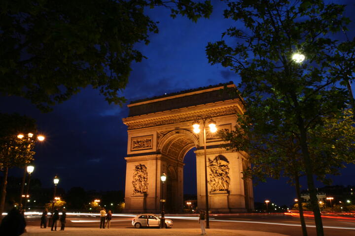 Arc de Triomphe dusk